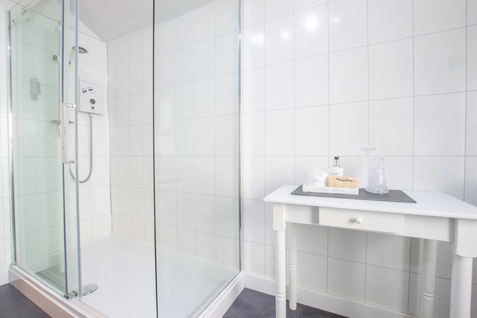 Beaumaris, Room 1: the walk-in shower and a white washstand with toiletries