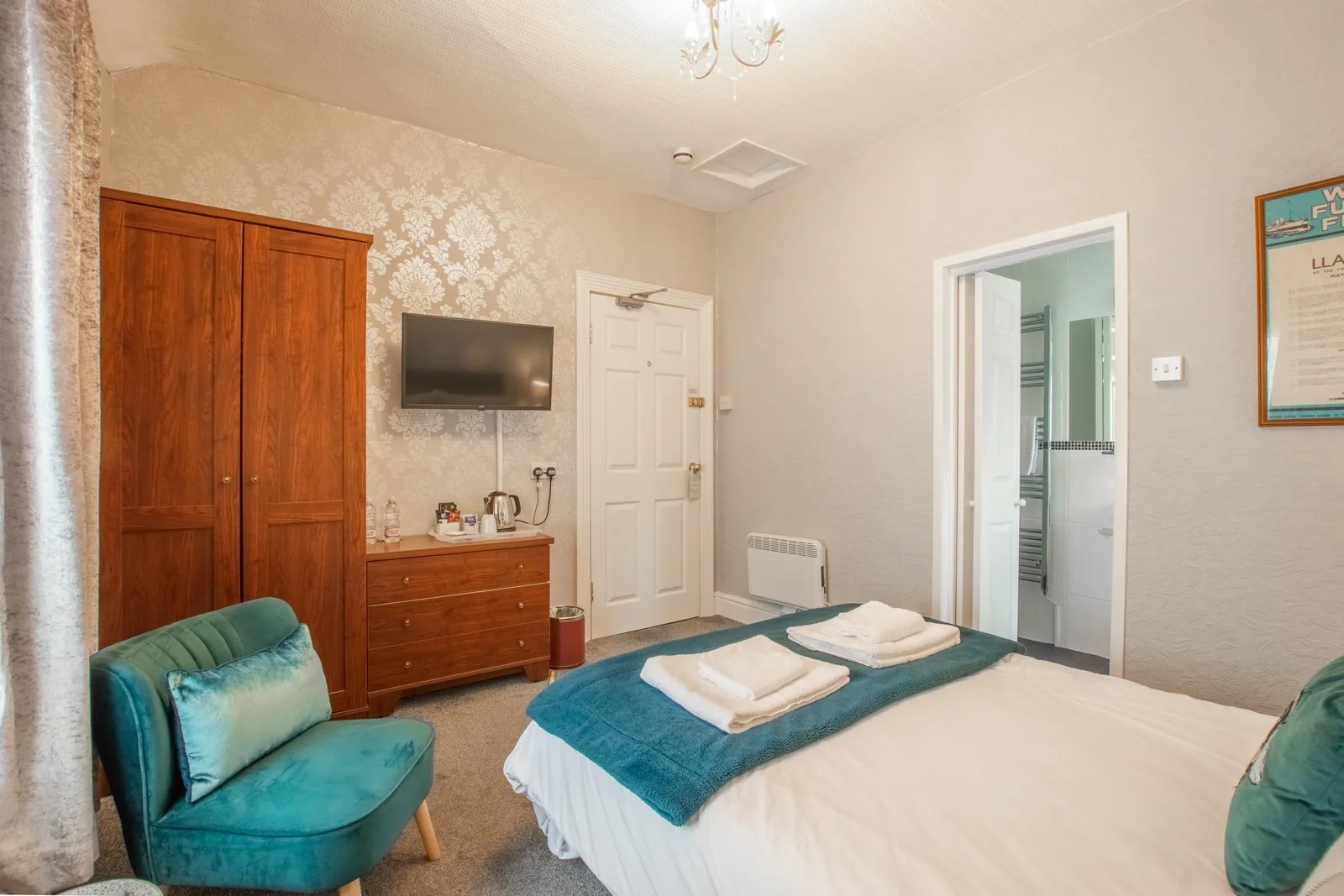 Caernarfon, Room 4: a velvet chair, the wardrobe, a chest of drawers with the tea and coffee tray, and the TV
