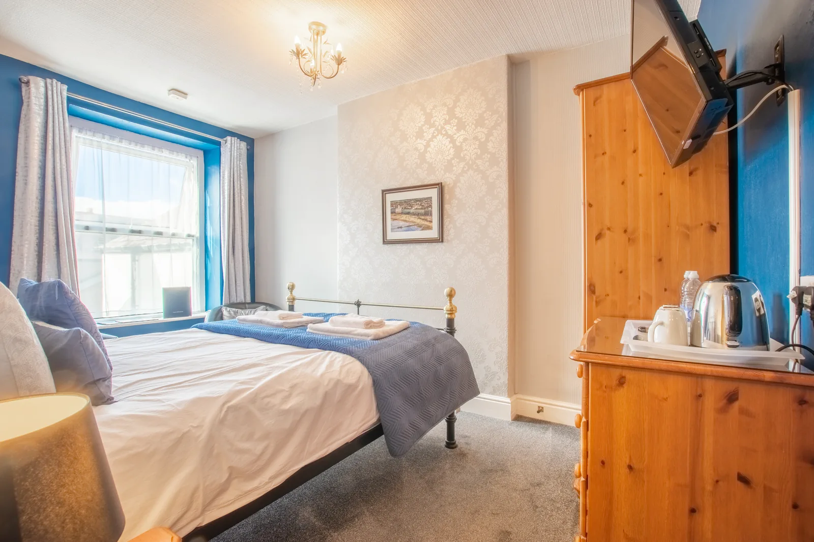 Harlech, Room 7: the bed by the window, with the TV and tea and coffee tray
